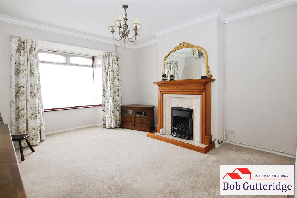 Property photo 2 of 21 Lounge