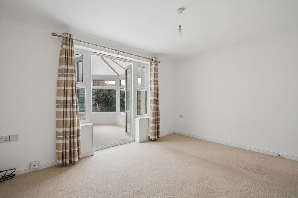 Property photo 2 of 25