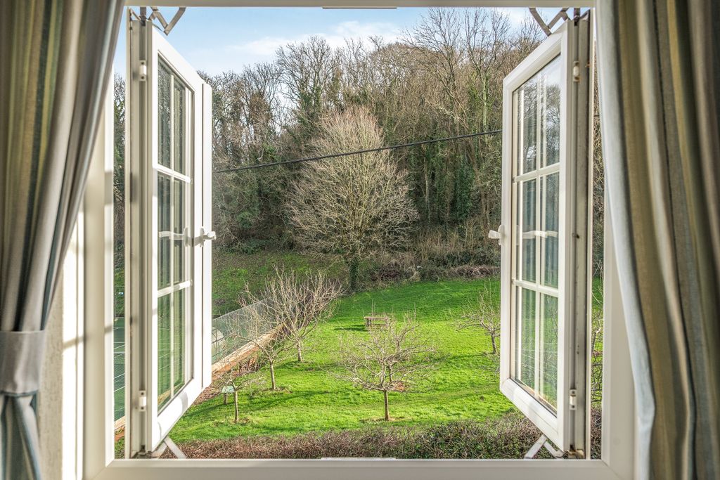 Property photo 3 of 35 1408244-29-698227d79B471