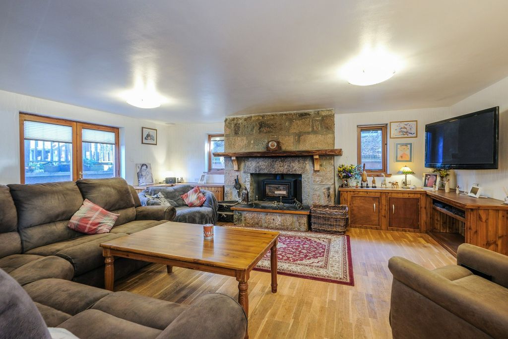 Property photo 1 of 33 Main Lounge