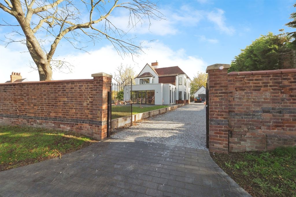 Property photo 1 of 23