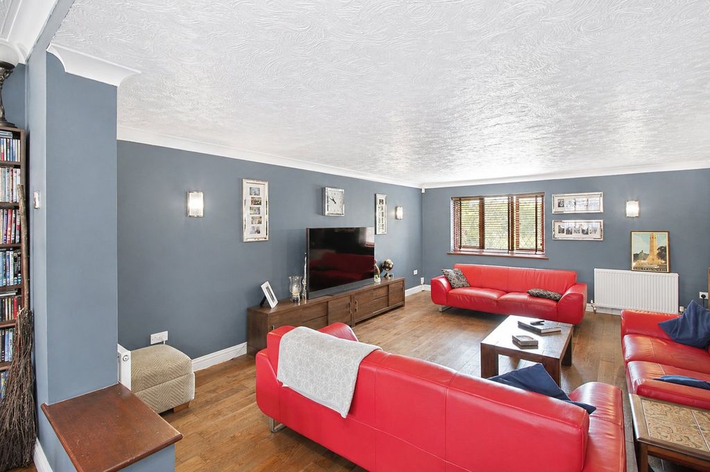 Property photo 3 of 18