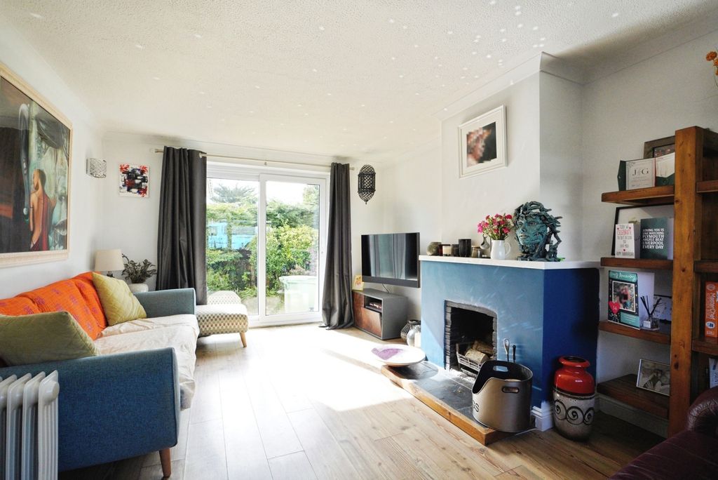 Property photo 3 of 16 Photo