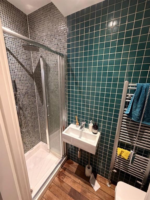 Property photo 3 of 6 Wellington Rd Enfield lV.Jpeg