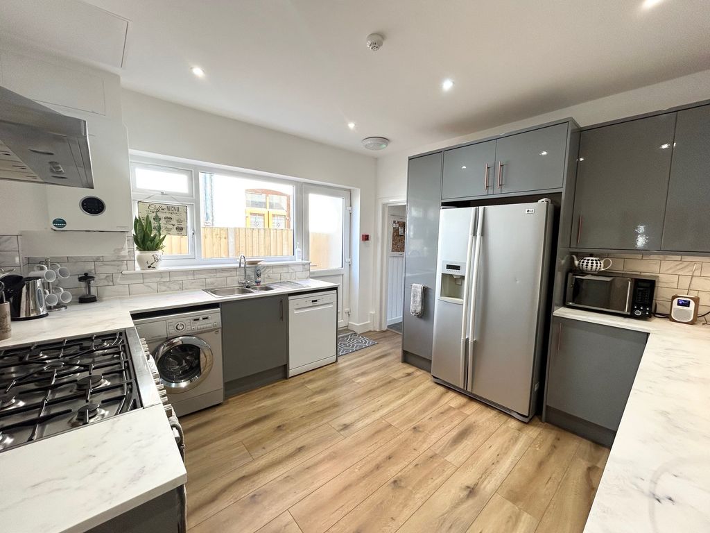 Property photo 1 of 14 Kitchen