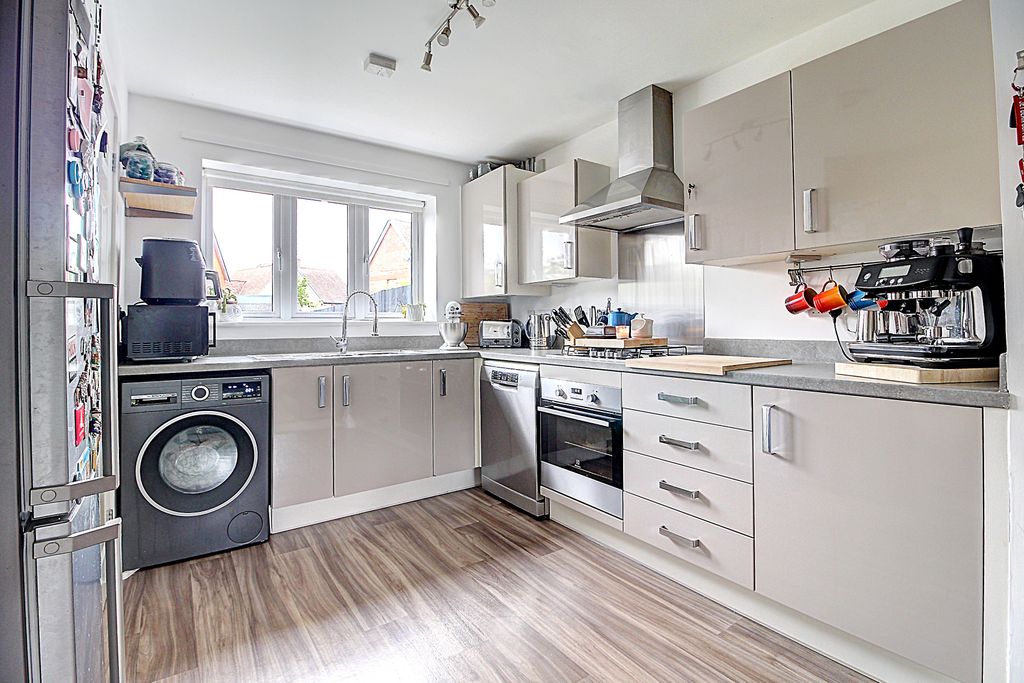 Property photo 2 of 17 Kitchen