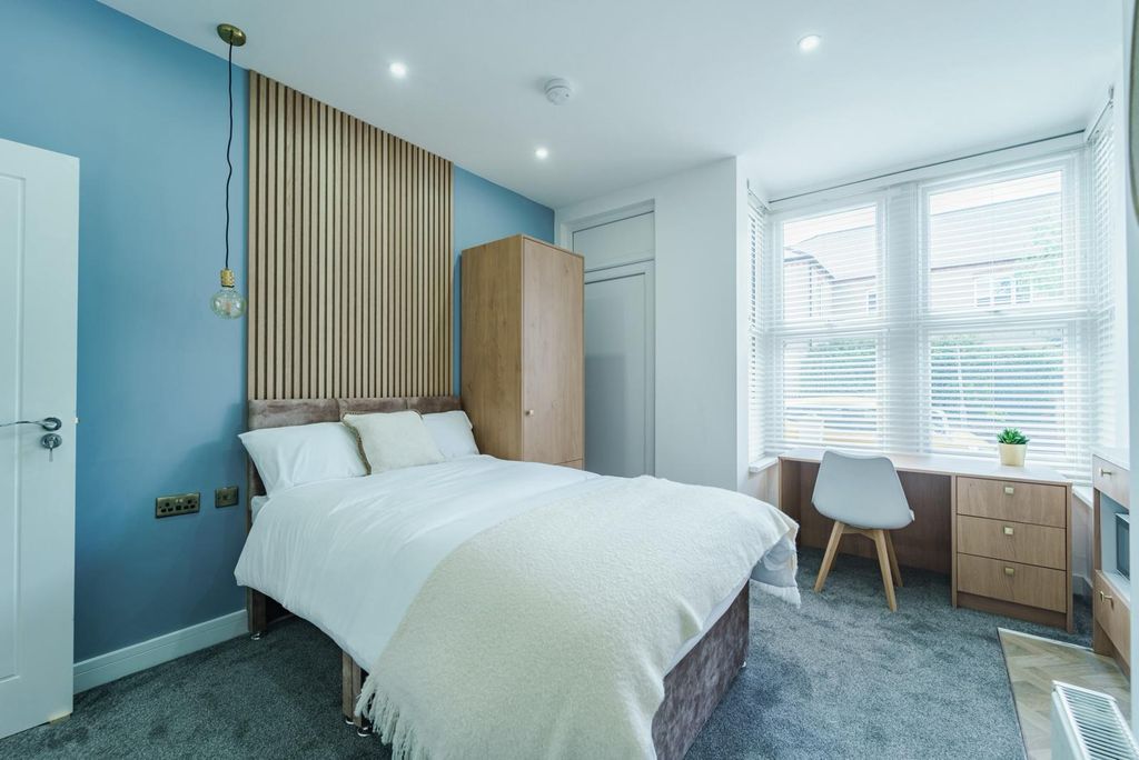 Property photo 3 of 14 R6 3