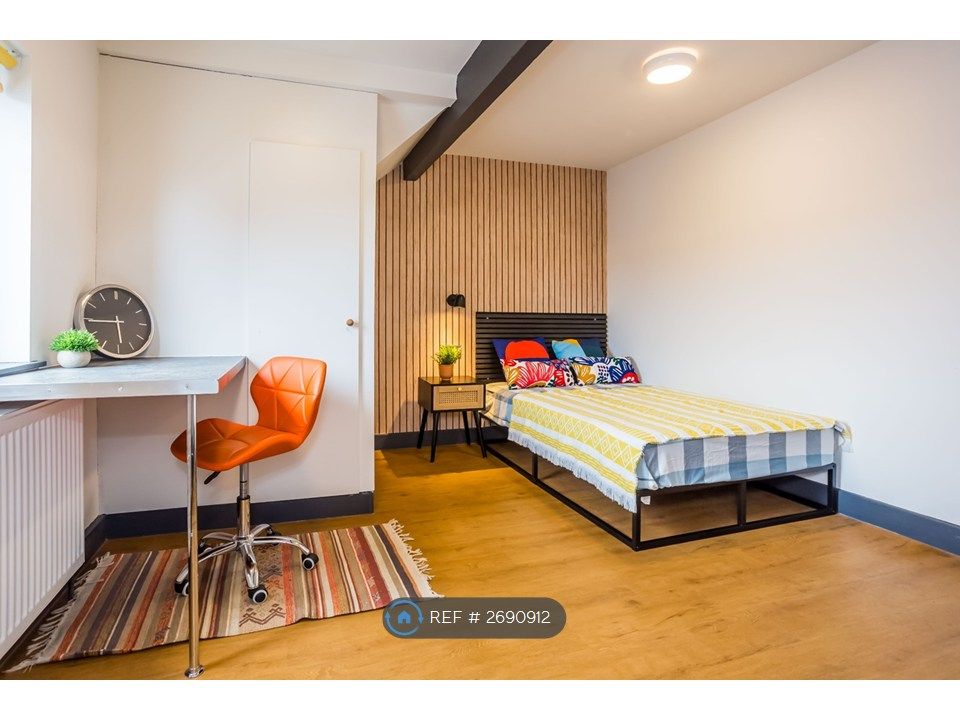 Property photo 1 of 10 Room 5