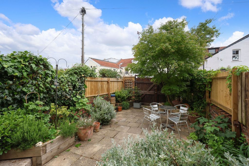 Property photo 3 of 16 Garden