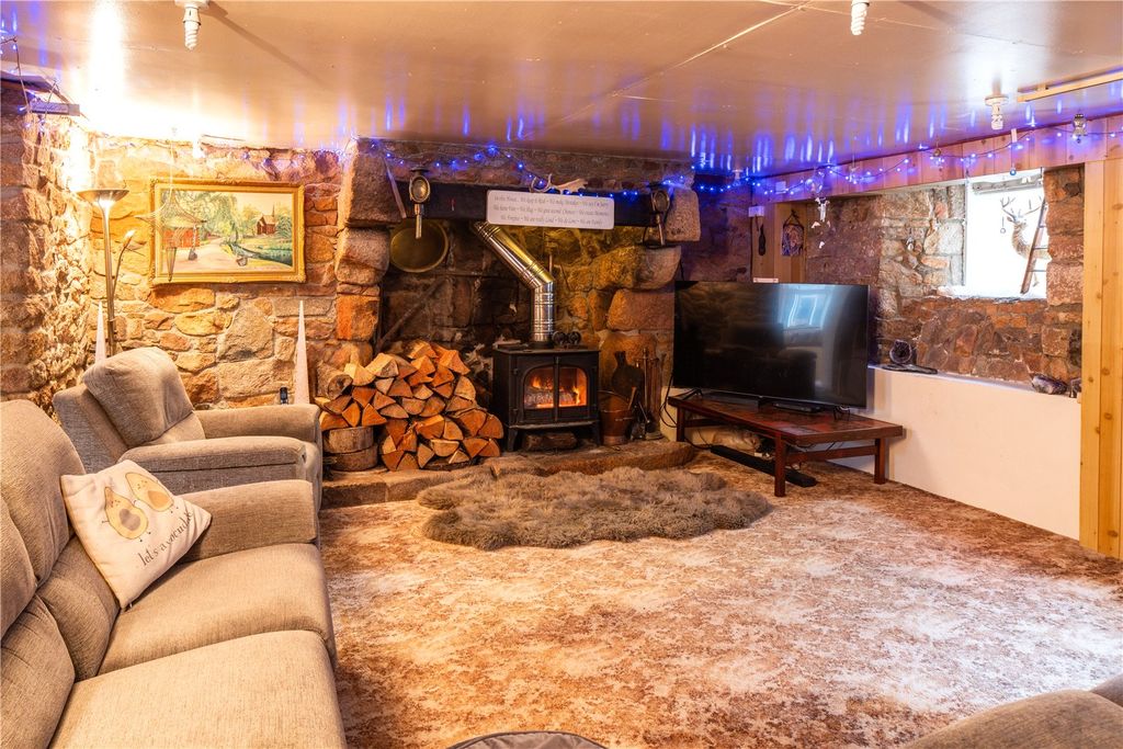 Property photo 3 of 15 Lounge