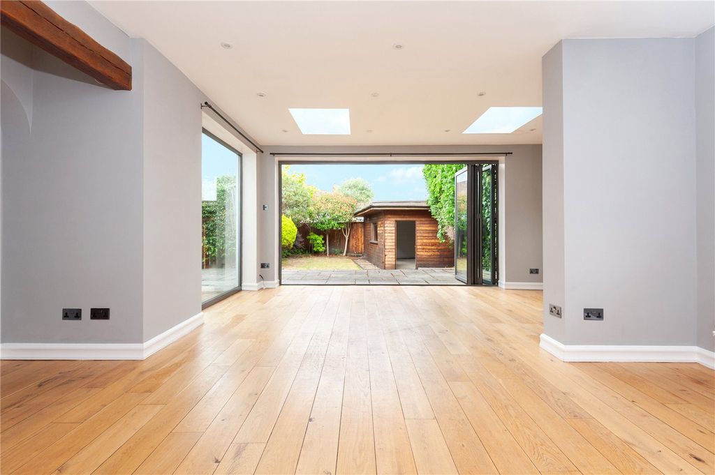 Property photo 2 of 21 Picture No. 29