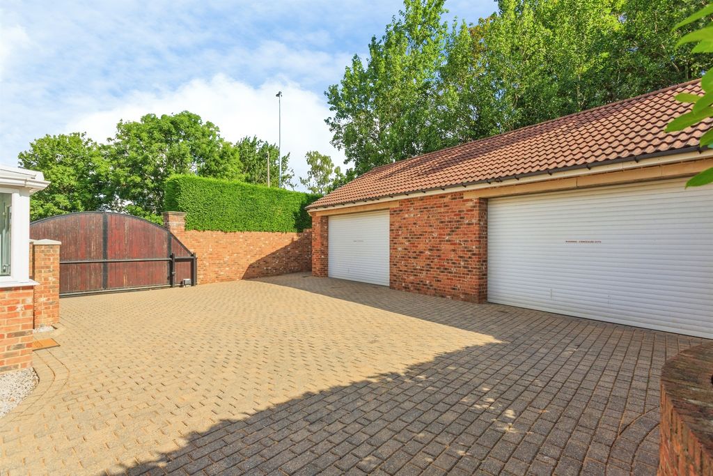 Property photo 3 of 26