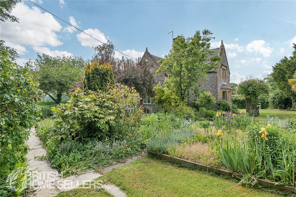 Property photo 2 of 27 Picture No. 16