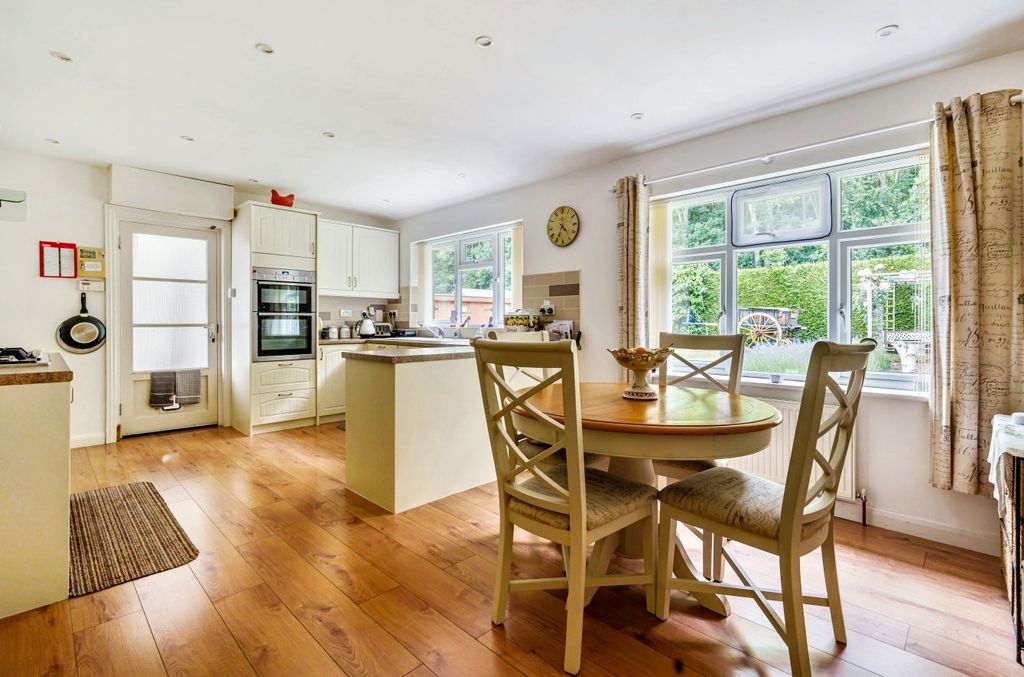 Property photo 2 of 20 Kitchen/Breakfast Room