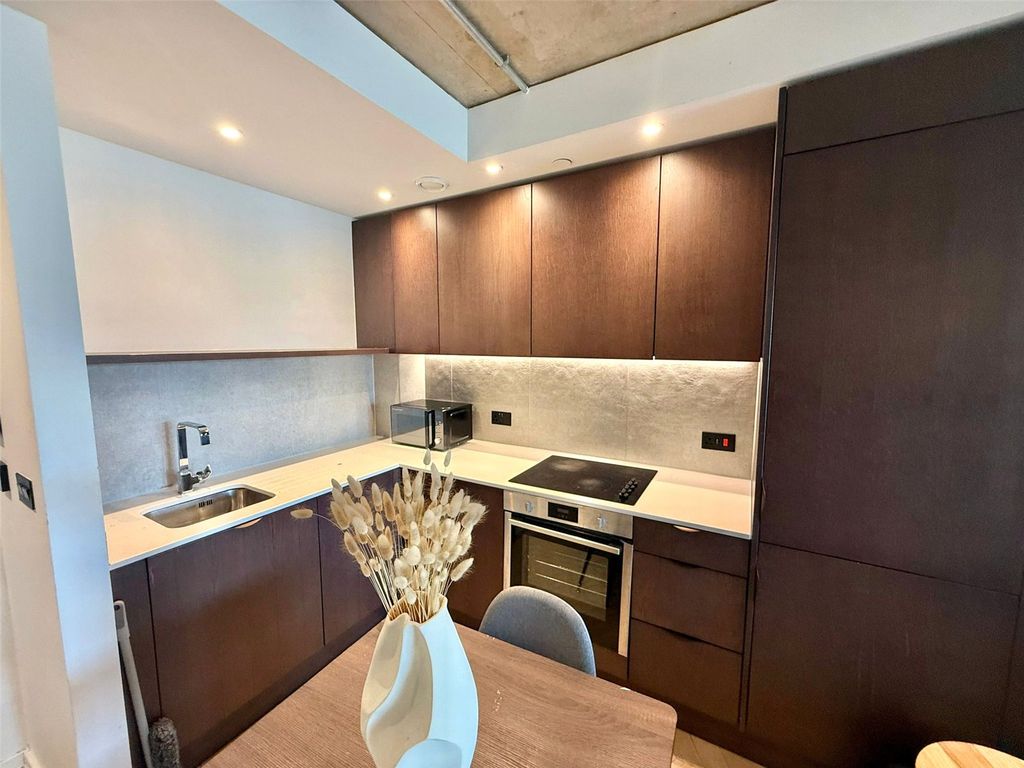 Property photo 3 of 8 Kitchen