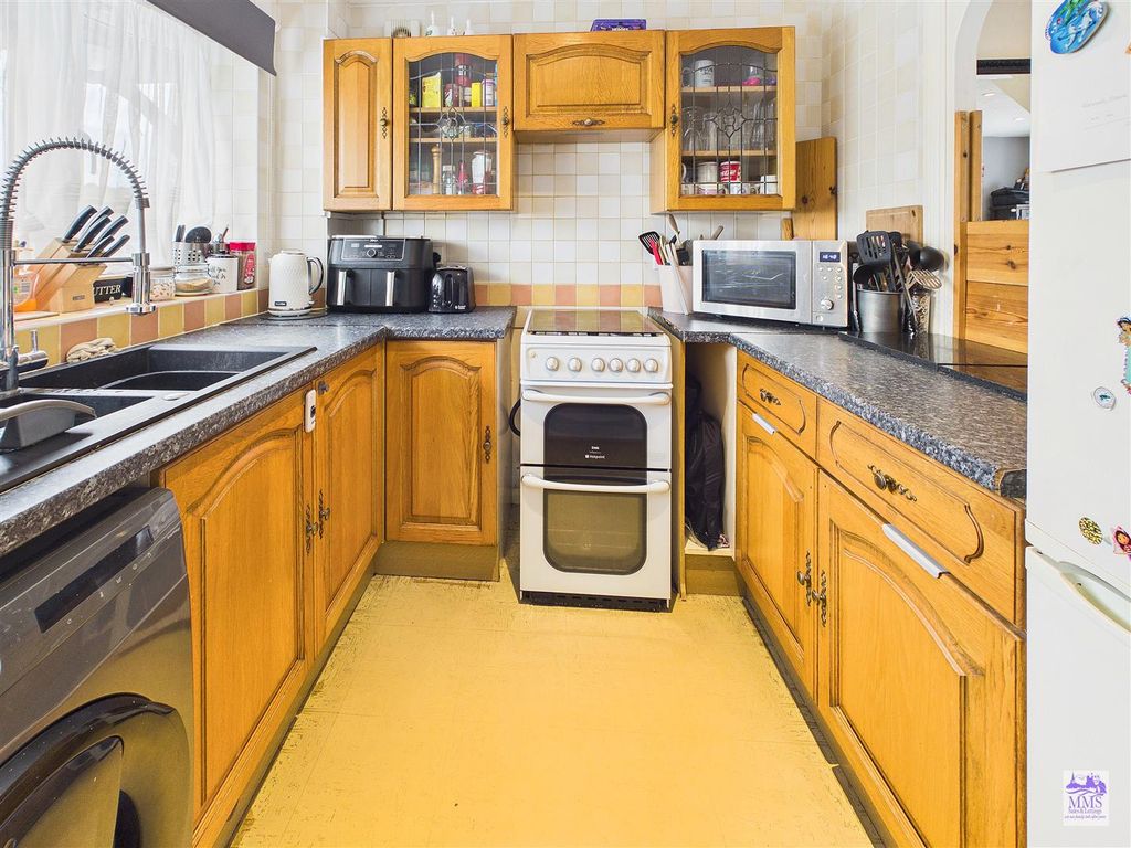 Property photo 3 of 10 Cam04098G0-Pr0282-Still008.Jpg