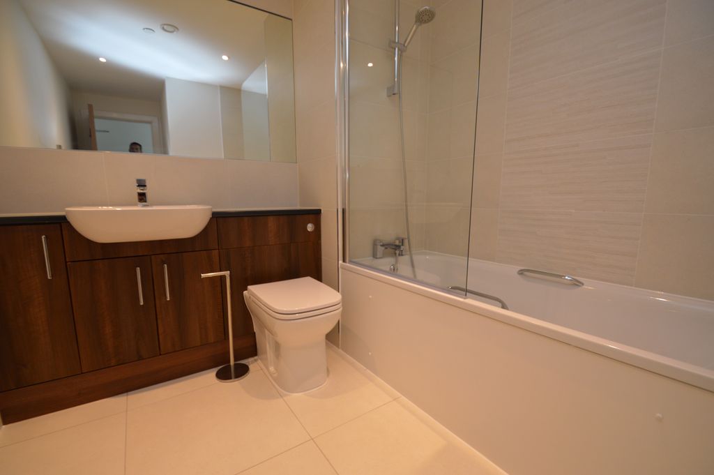 Property photo 3 of 4 39 Zenith Bathroom.J