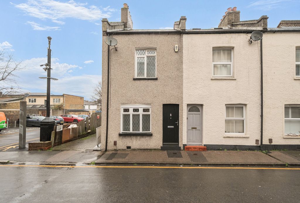 Property photo 2 of 8 External