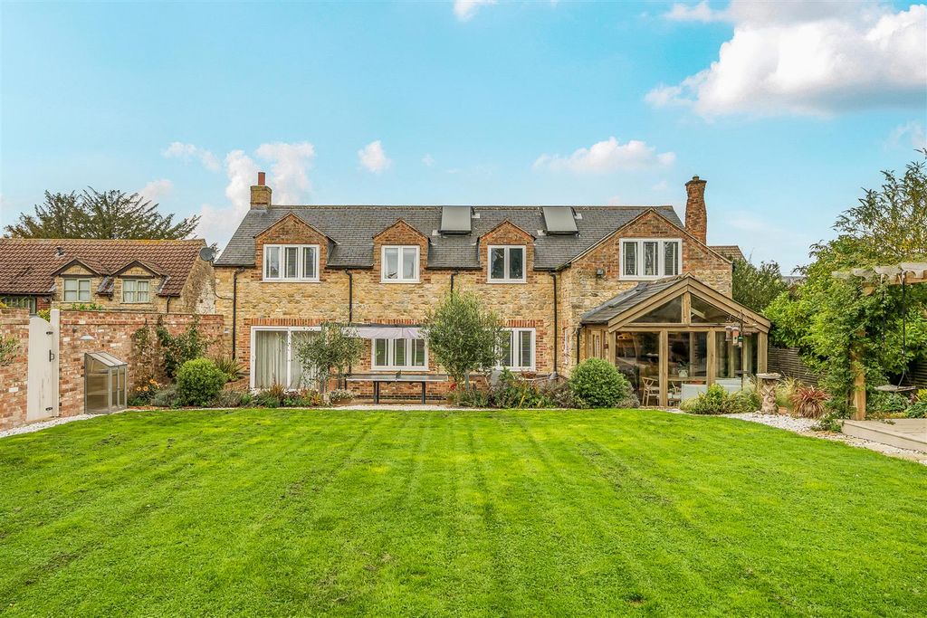 Property photo 2 of 28 1362907-4-68F113551561A.Jpg