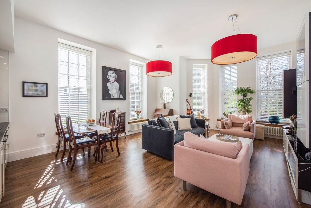 Property photo 2 of 19