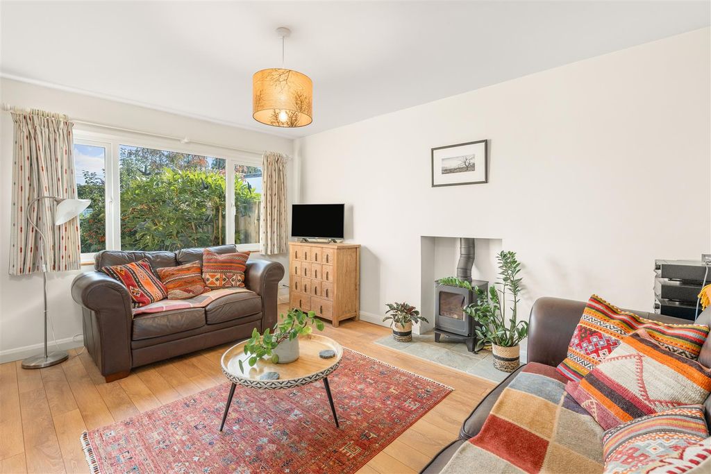 Property photo 3 of 18 3 Thatchers Close, Epwell-6.Jpg