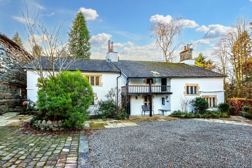 Property photo 3 of 43