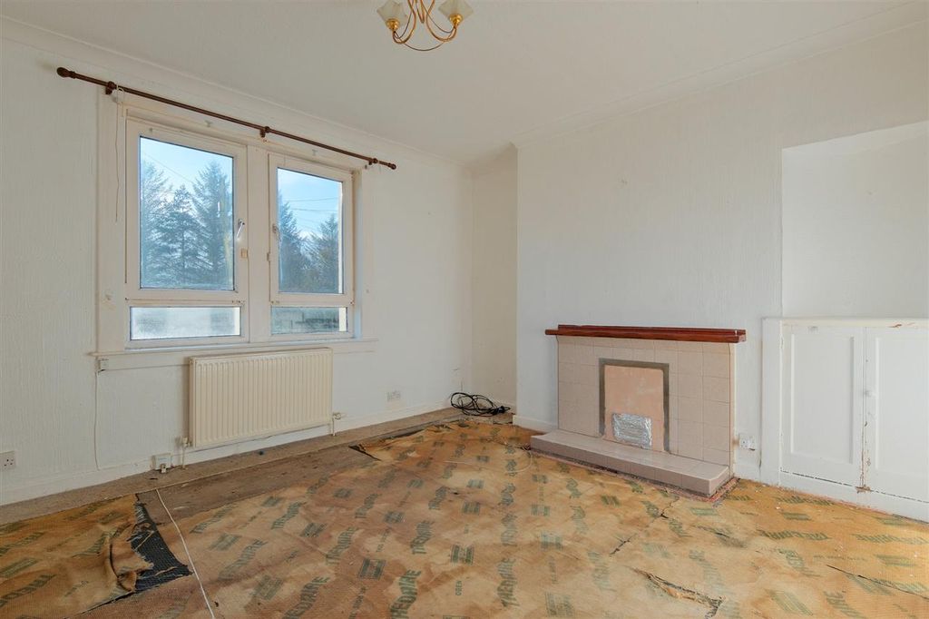 Property photo 2 of 8 Lounge