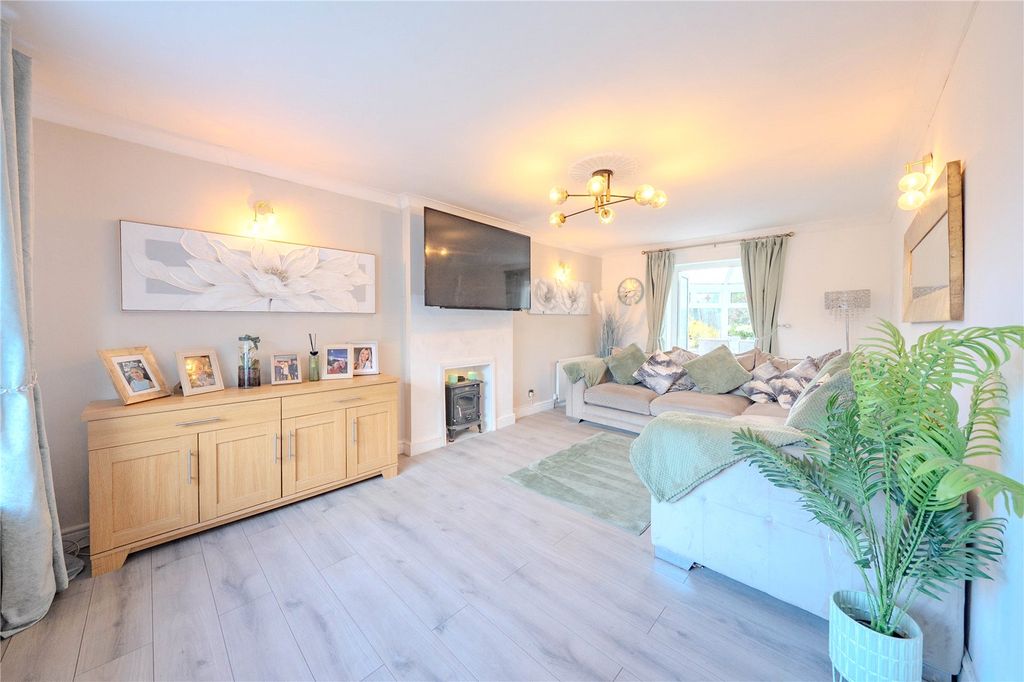 Property photo 2 of 15 Lounge