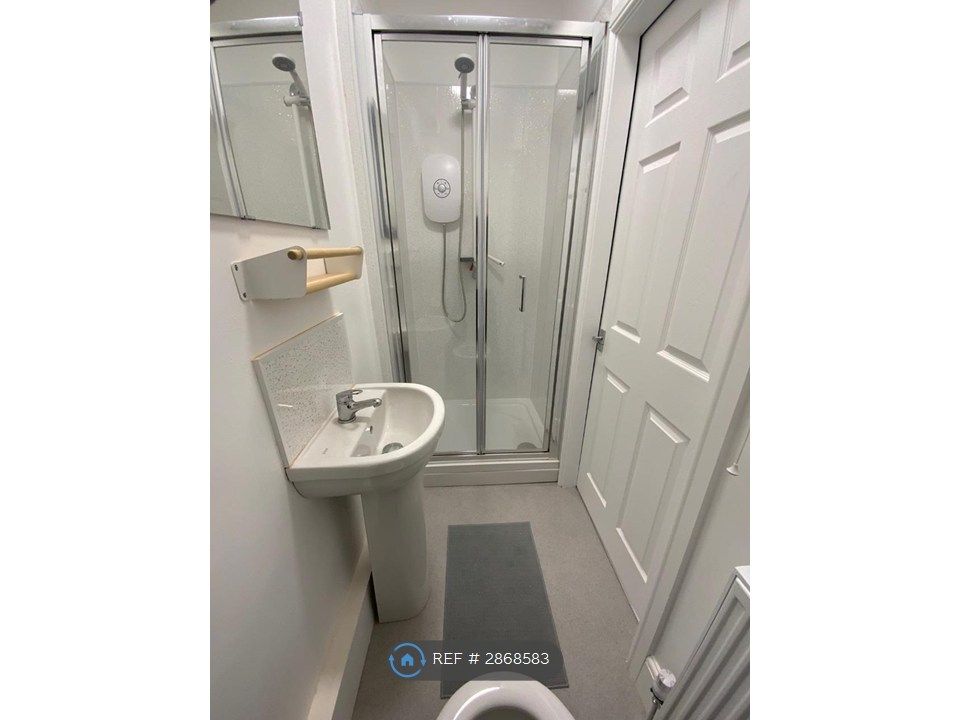 Property photo 3 of 8 En-Suite