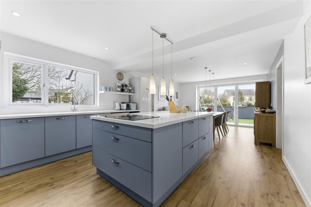 Property photo 3 of 30 06-A7400986.Jpg