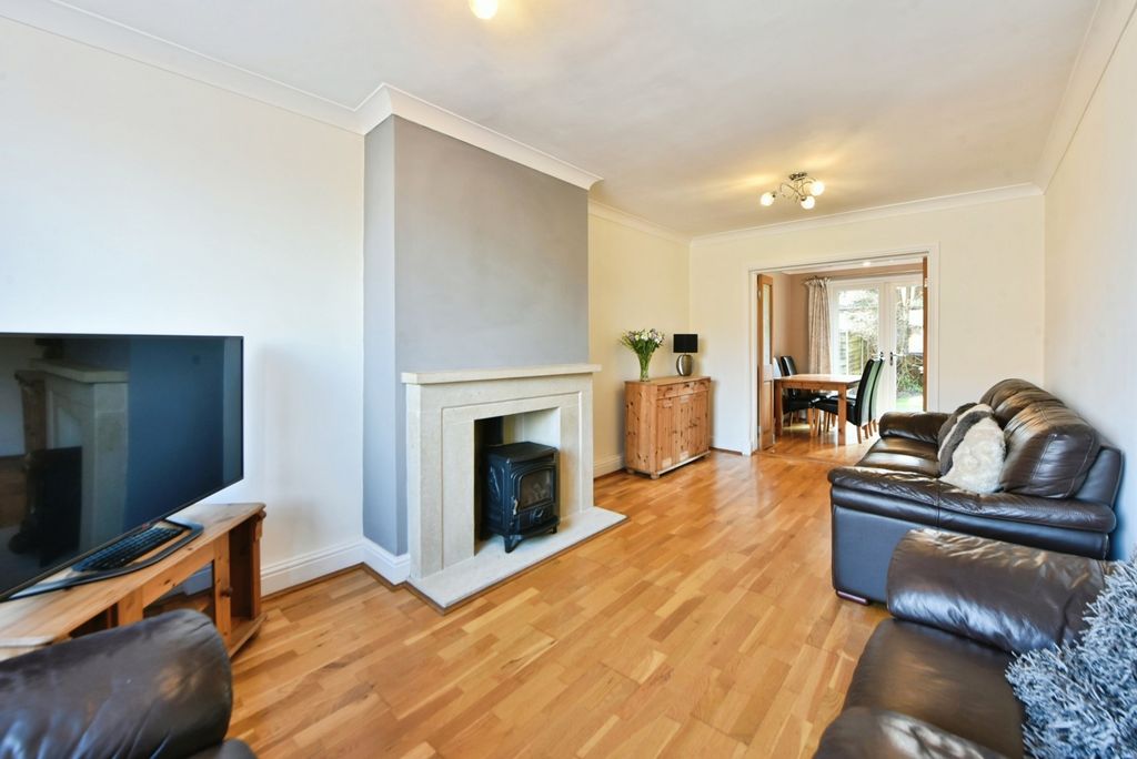 Property photo 2 of 17 Lounge