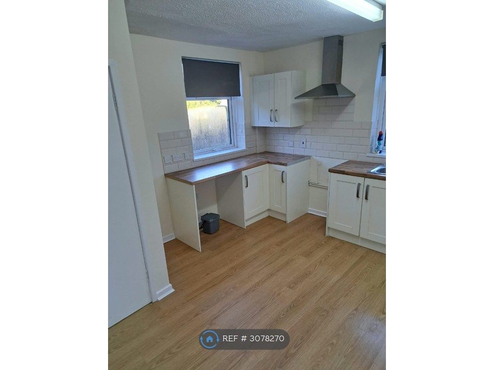 Property photo 3 of 6 Kitchen