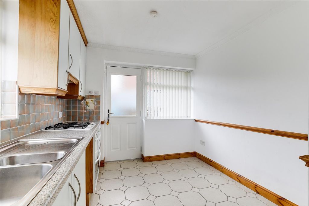 Property photo 3 of 16 4959.Jpg