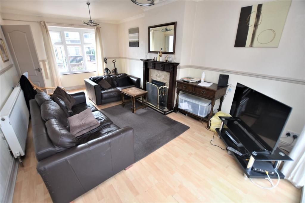 Property photo 1 of 8 Bright, Well-Presented Living Room With Large Fron...