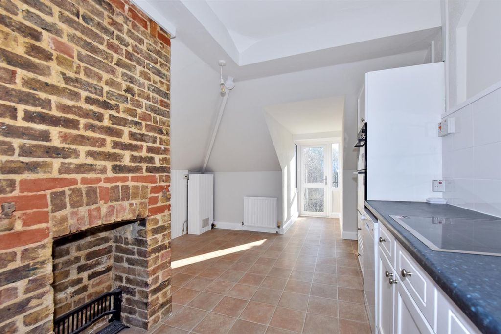Property photo 2 of 10 Hawkwood_House_5_9.Jpg