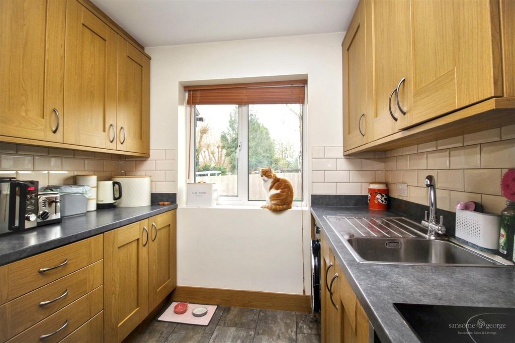 Property photo 3 of 19 Kitchen