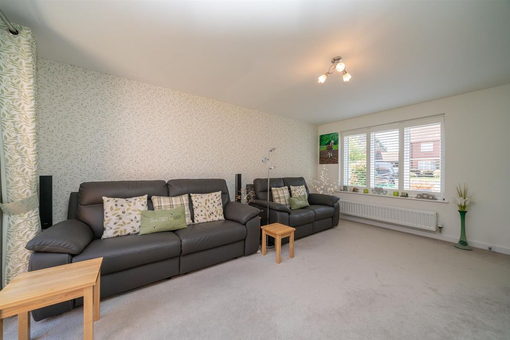 Property photo 3 of 19 17-Farm-End-04242.Jpg