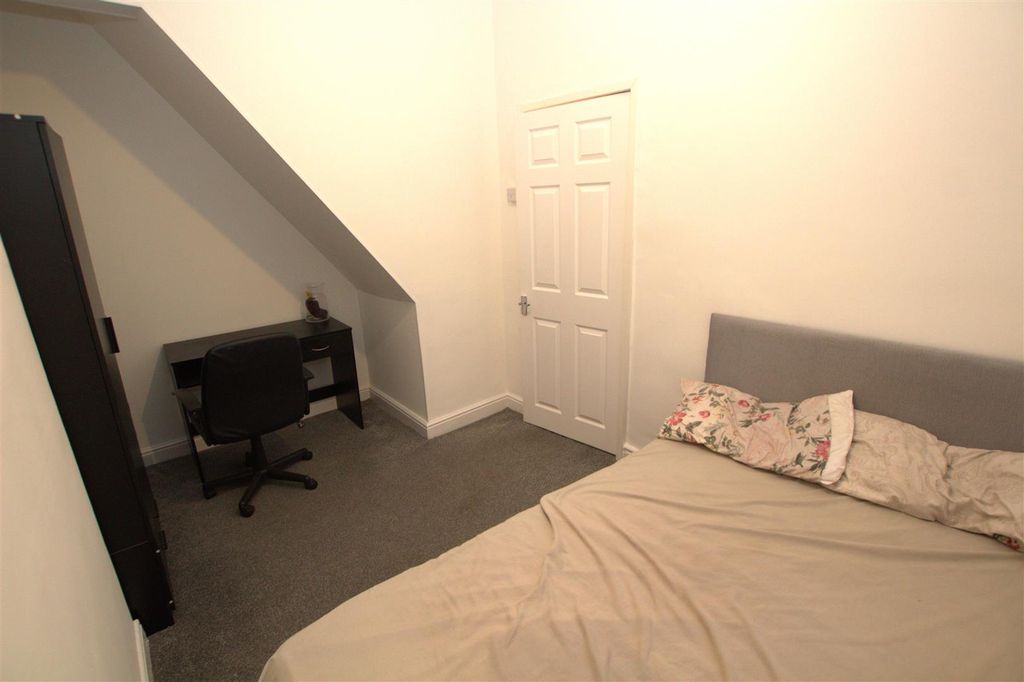 Property photo 3 of 8 Gf Bedroom .Jpg