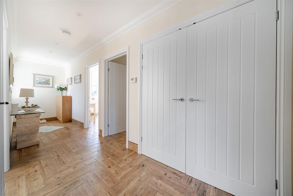 Property photo 3 of 22 Hallway