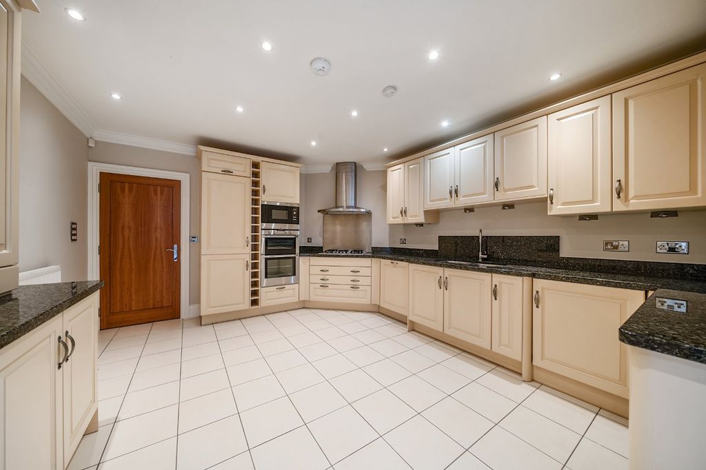 Property photo 3 of 18 Picture No. 05
