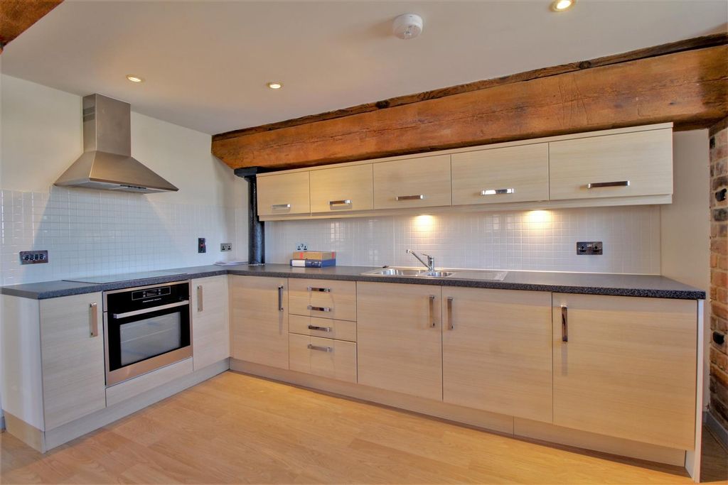 Property photo 3 of 9 Kitchen