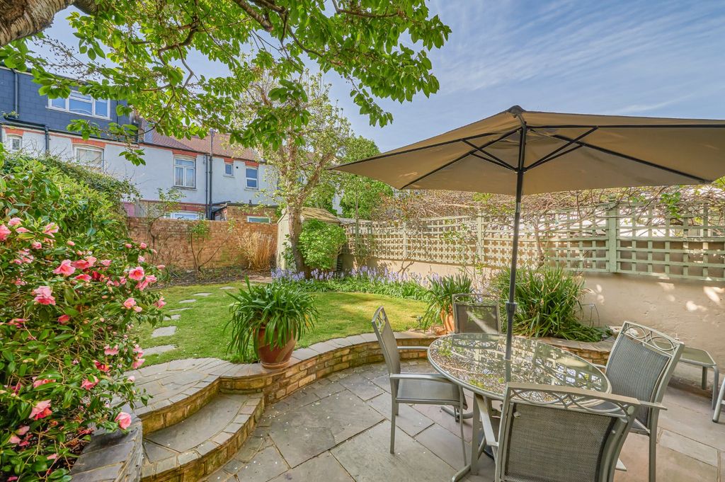 Property photo 1 of 28 Picture No. 12