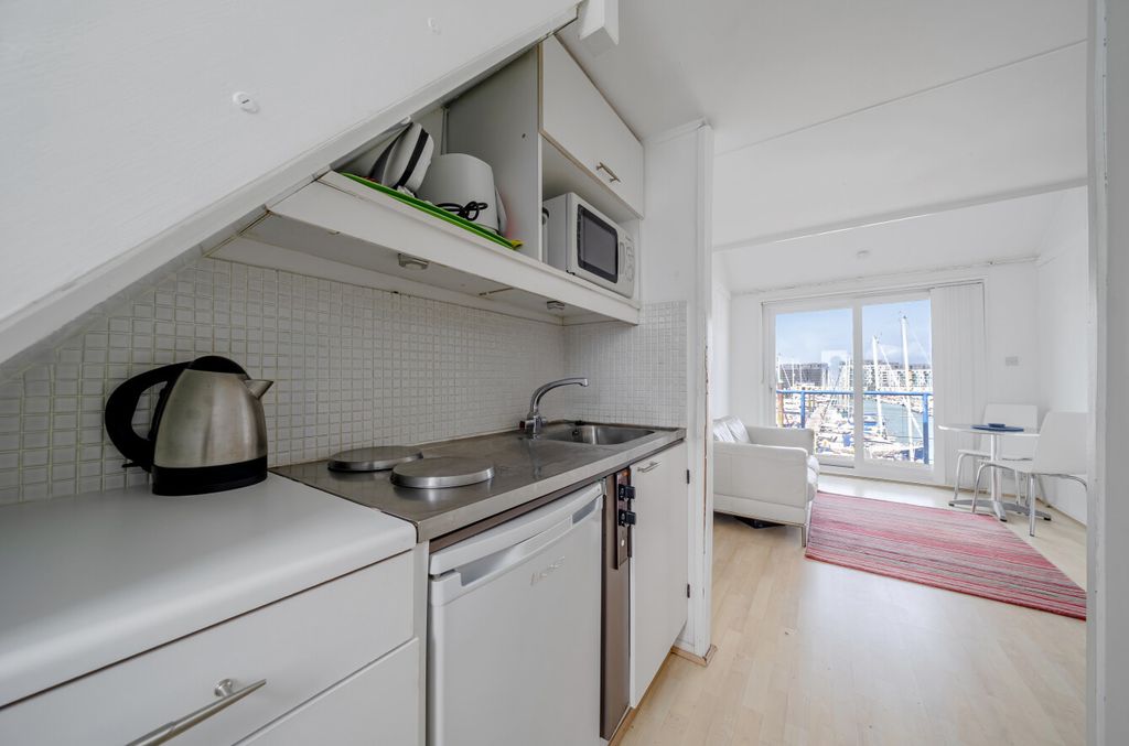 Property photo 3 of 12 1511585-14-6A86d0...