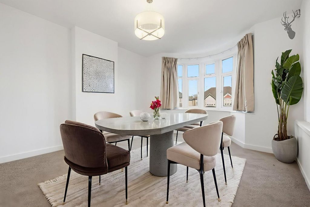 Property photo 3 of 35