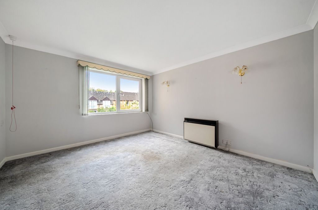 Property photo 3 of 12 1363891-5-68E4d33...