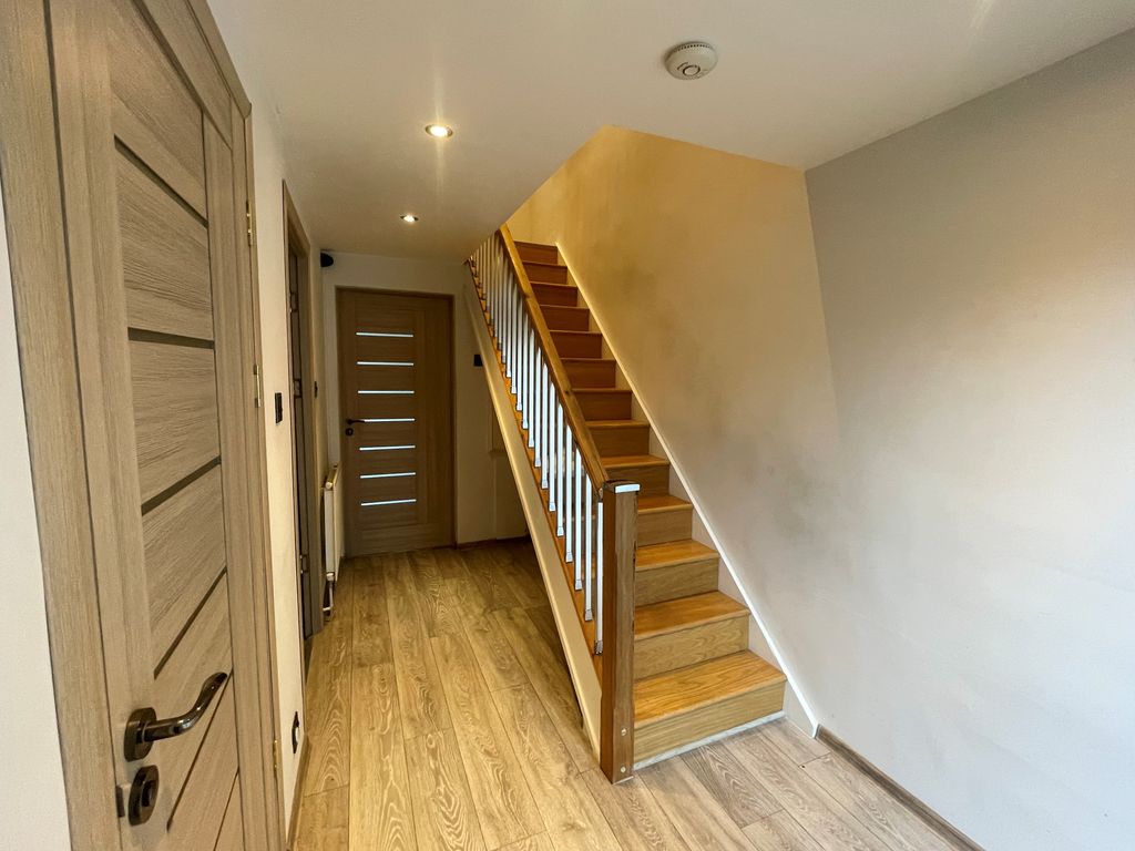 Property photo 2 of 12 Entrance