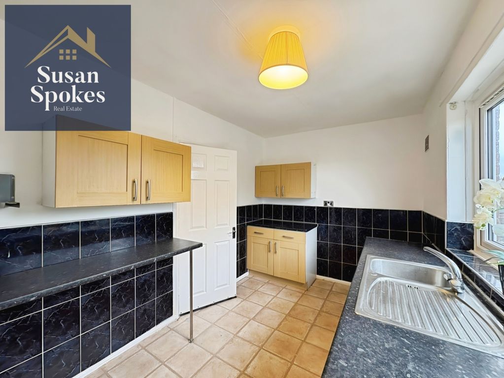 Property photo 3 of 12 Pbox-Kitchen-325606.Jpg