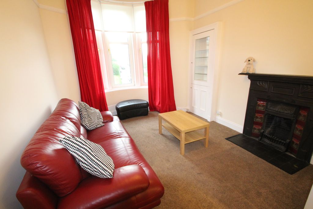 Property photo 3 of 6 Lounge