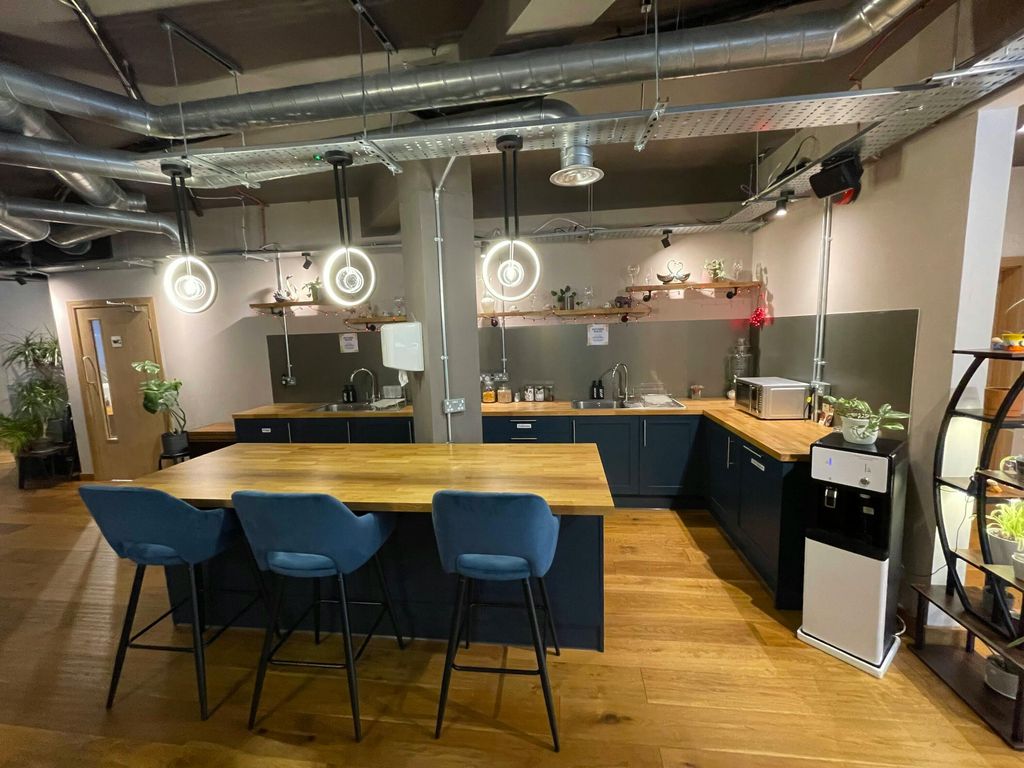 Property photo 3 of 12 Kitchen  Communal.Jpeg