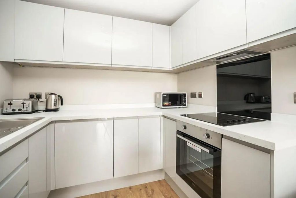 Property photo 3 of 11 Kitchen